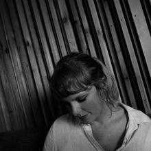 TAYLOR SWIFT - AUGUST (THE LONG POND STUDIO SESSIONS)